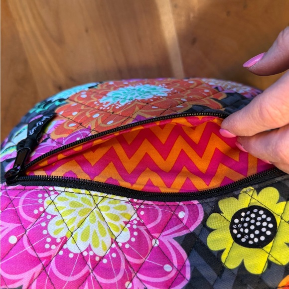 Vera Bradley Retired 2014 Vintage Ziggy Zinnia Floral Crossbody Bag (EUC) - Picture 9 of 15